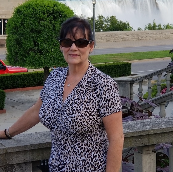 Meet your Posher, Loralee - Picture 2 of 2